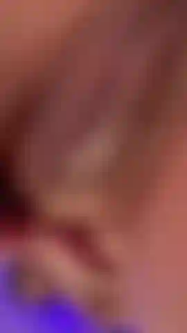 You like large and humid lips ...