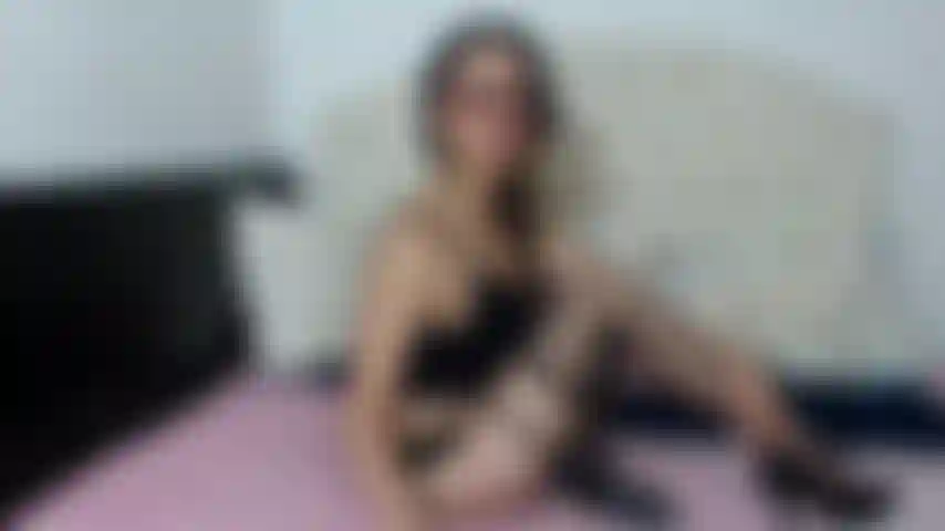 HUGE DILDO IN THE PUSSY