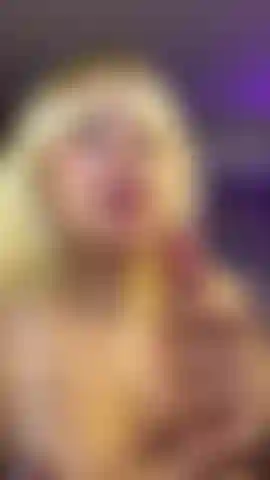 Cute blonde couldn-t resist to use her mouth