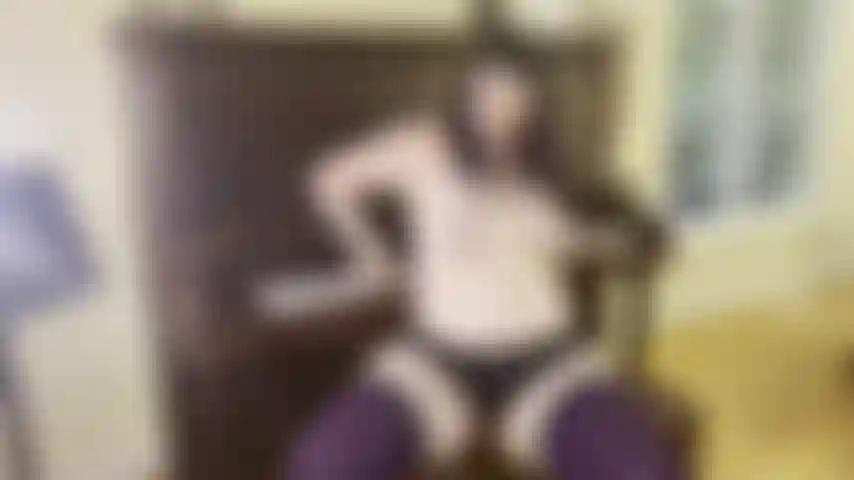 This Goth BBW Plays The Piano with Her Huge Ass! Includes Cheeky Ass Flash with Spread (no glasses)