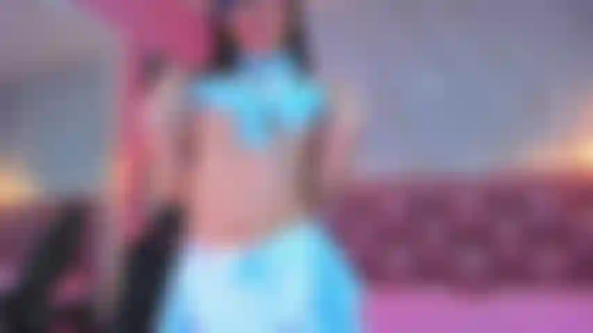SEXY STREAPTEASE NAKED