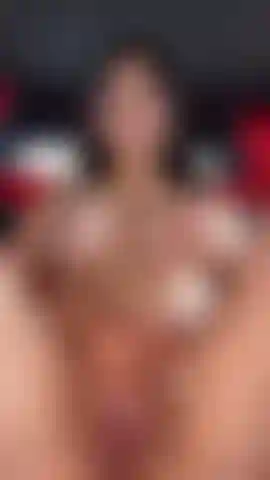 Girl fucking her wet pussy in her new car.