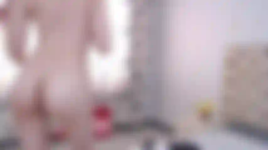 girl dancing completely naked showing all her body natural