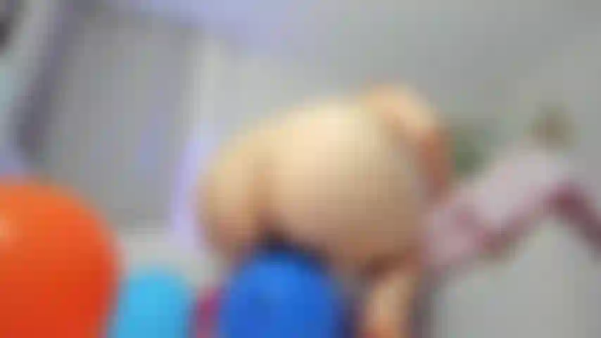 EXPLODING BALLOONS WITH MY BIG ASS