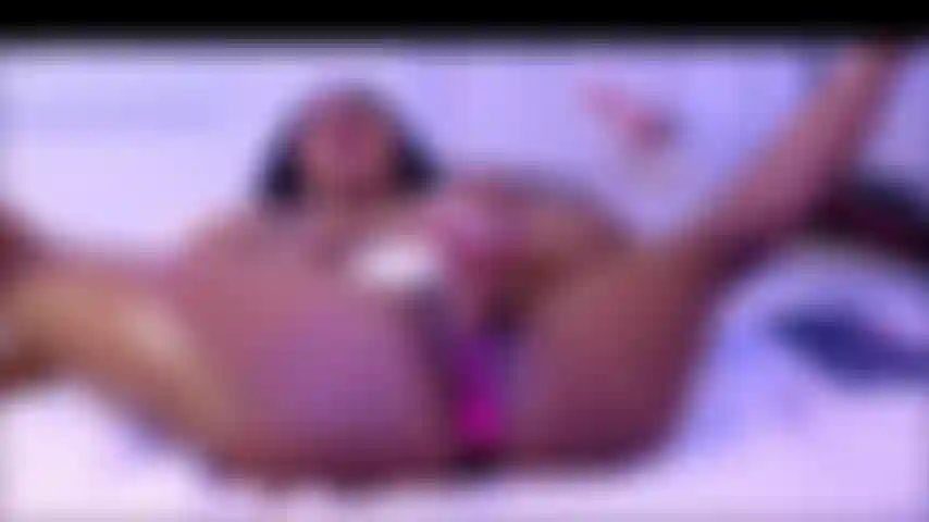 Come on papi, fuck your fucking queen.