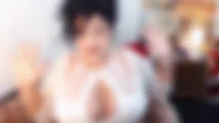 Feet, feet then some more feet :) Toes, soles,encouraging you to jack off all over my feet .Enjoy:)