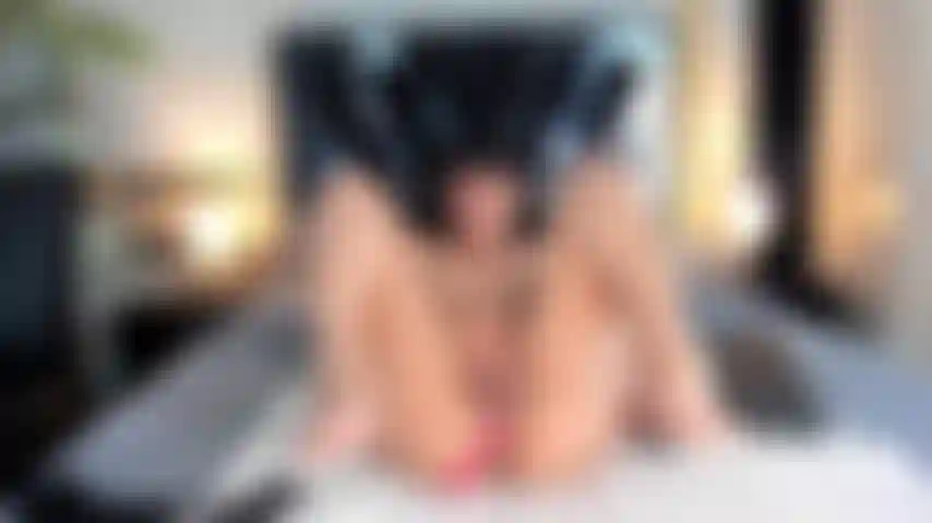 My fingers very deep in my pussy, make me wet 💦