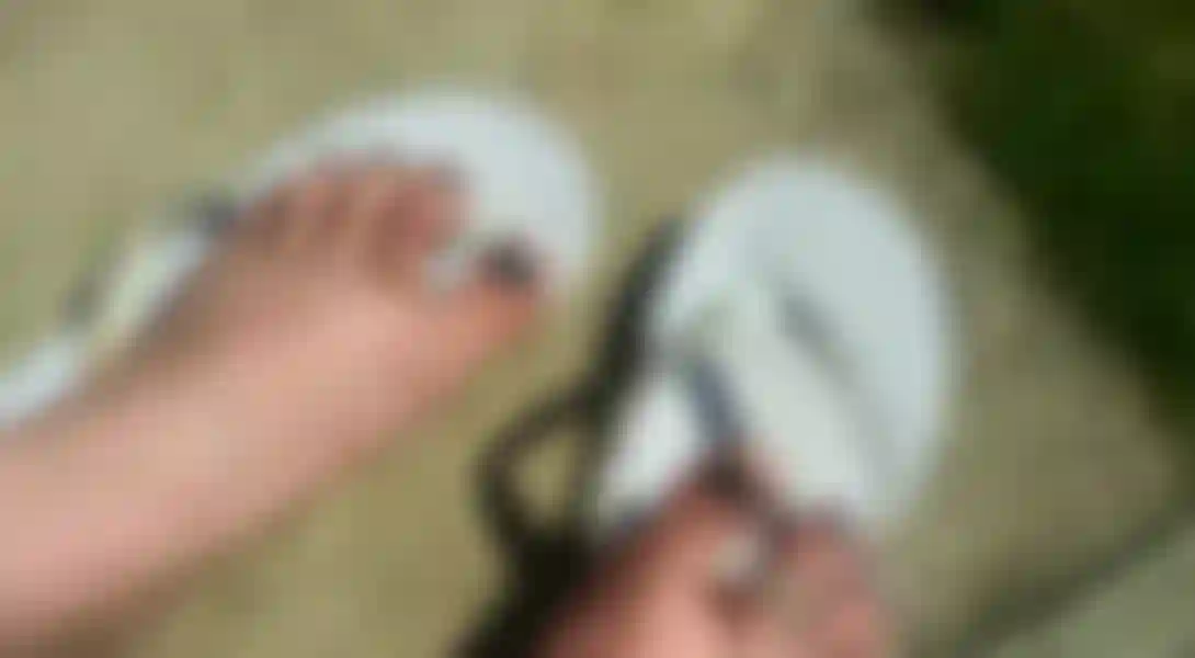 upclose feet in the sun see my toe ring and toe nail polish sparkle as you worship my beautiful mature feet, want more? you must pay my little submissive footslave.