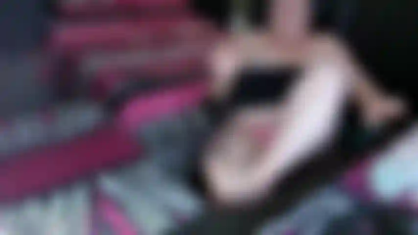 Worship my stinky smelly feet  after i worked out i want you to stroke your cock for me as you worship them teaser vid :)