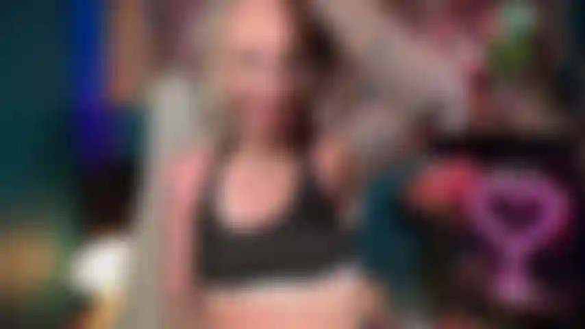 I broke my hand and I need to cum so bad... can you help ( wearing a cast)