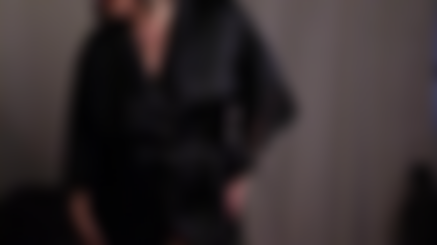 Mature woman big ass hairy bush oil play.