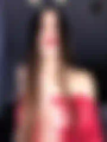 I have a bunch of outfits that we can try on together in an exclusive chat, but first check this out.