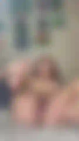 Look at my pretty feet wanna watch me suck them