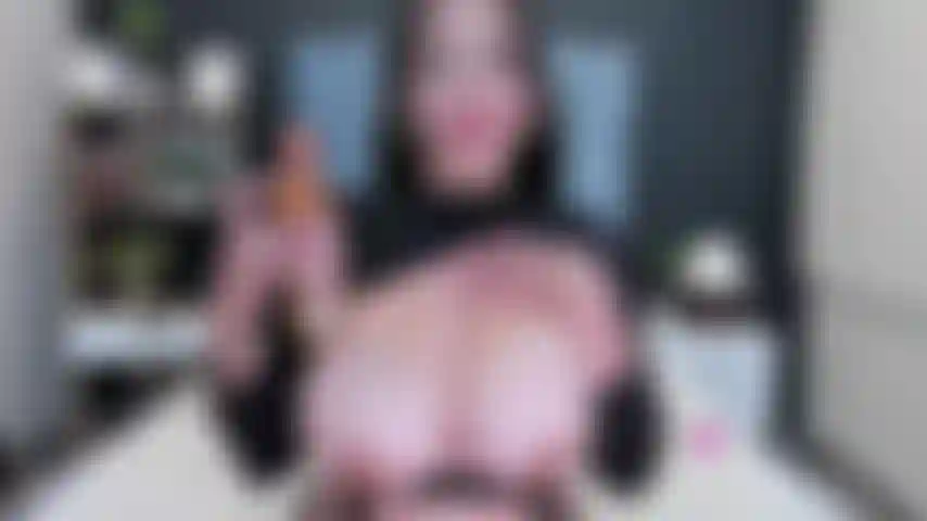 HOW I LIKE MY TITS TO SEE ME FULL OF OIL