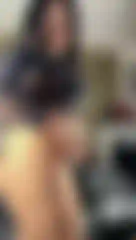 I love shaking my ass while people watch me