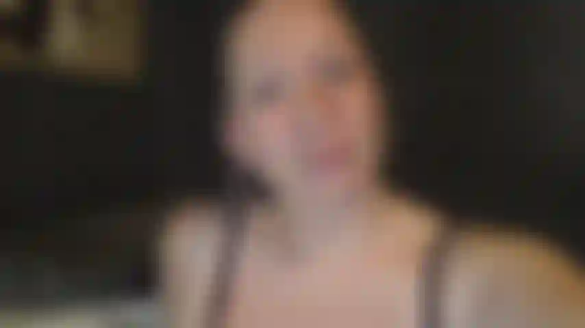 LOVER AUSGESCHMIERT! SELBST SCHULDWenn der wüsste, hahaha. Heute meint mein Lover er könne mich mit Sexentzug bestrafen. Mich?! Da hat er sich jetzt mal richtig getäuscht. Ich besorgs mir jetzt einfach ordentlich mit Dir. Das lustige daran ist, er weiß hiervon auch nix hihi. Doppelt ausgeschmiert! Du darfst sehen was er heute verpasst. Komplett nackt wirds heute wieder richtig schön nass.