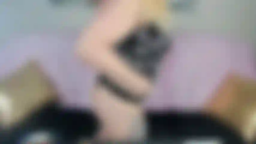 Toe Sucking, Pussy Stretching Cam Show Fun!
