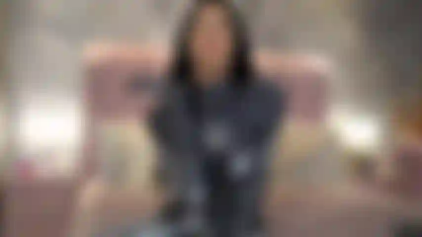 Spiderwoman giving poppers instructions