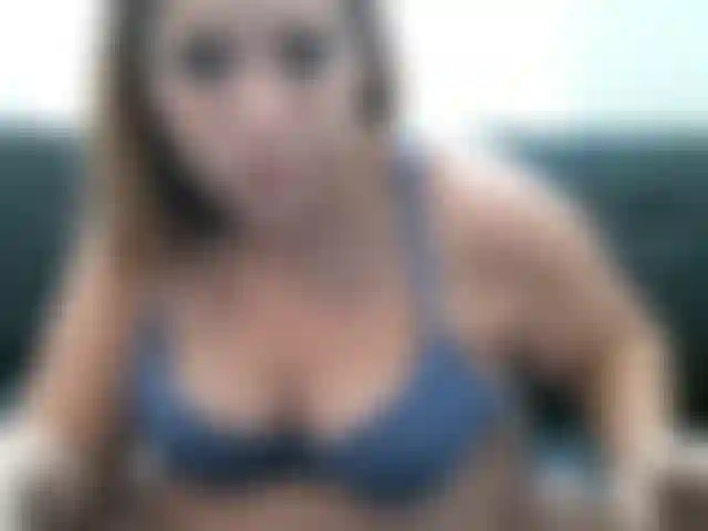 Pregnant Kim and she is so big! No audio. Just an amazing and satisfying view of Kim when she is offline. Enjoy!