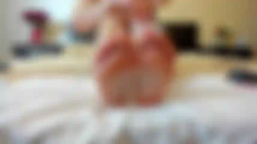 feet with cream