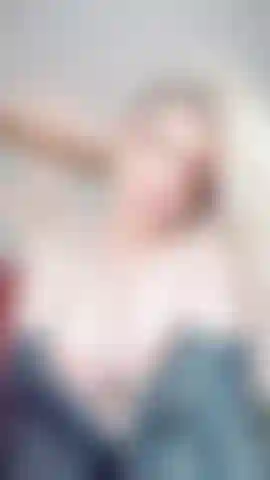 Im pretty sure you wan to touch my tits !