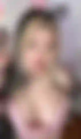 Showing off my outfit and flashing you