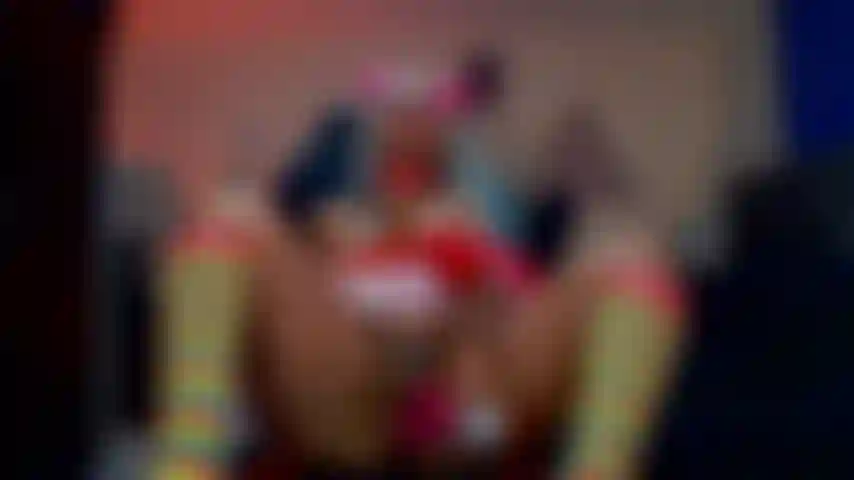 I invite you to see something delicious and hot