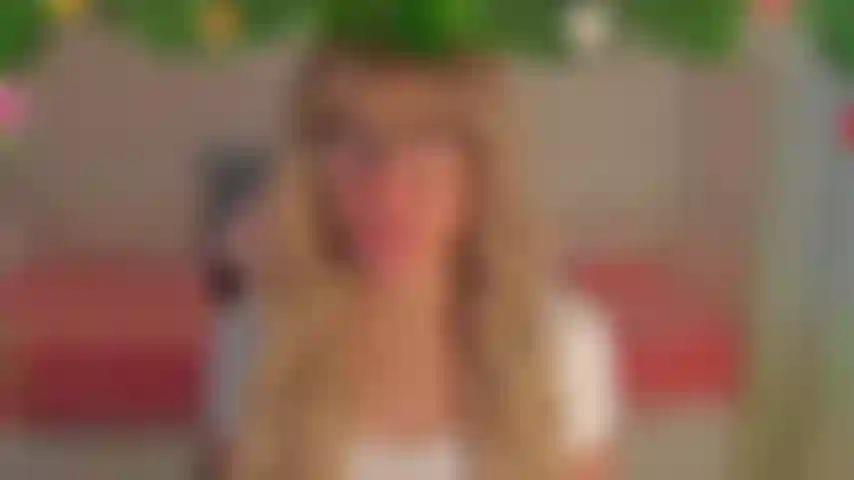 Seduction of breasts and buttocks - it seems that just by seeing me, you are already starting to get hard so look at my breasts in close-up and touch yourself while i shake my beautiful buttocks!
