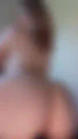 Showing off my juicy butt.