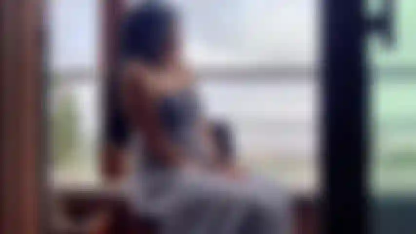 Lara-Tinelli-horny-at-home