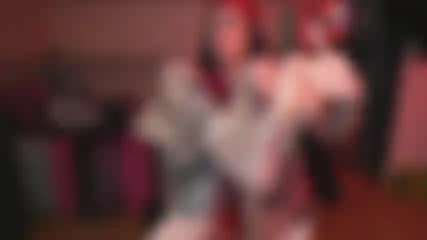 Cosplay Gypsy with Glitter Feet in French