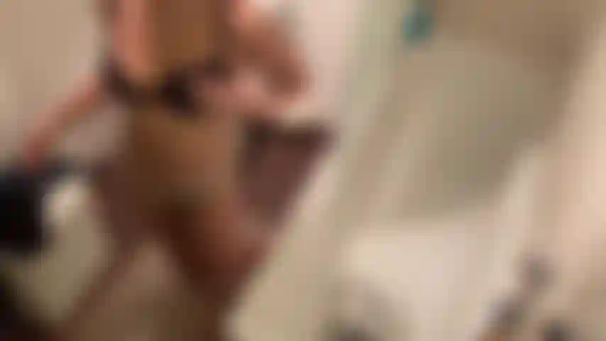 Nue dans mon bain (nude in my bath)