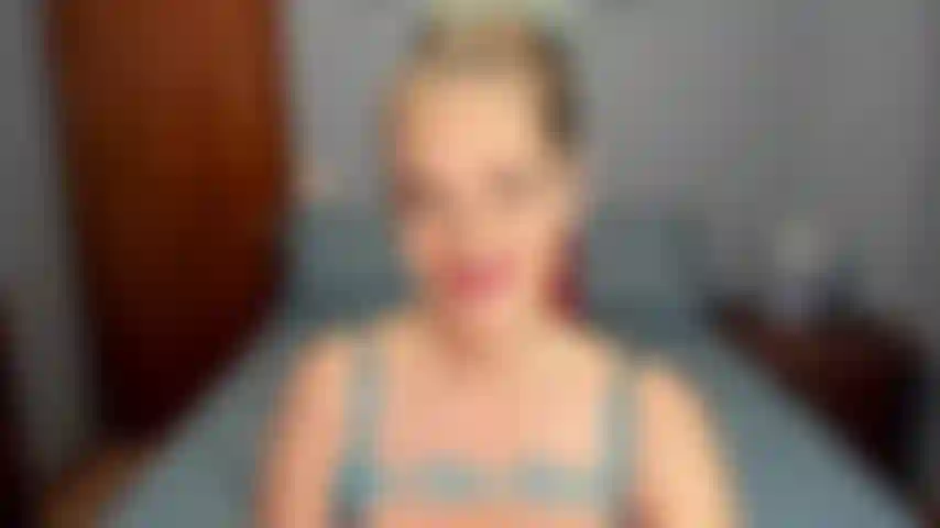 Moms Friend Fantasy Roleplay- Hot roleplay you come see your friend and hes not home but yhis mom seduces you.