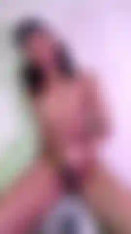 see me cumming at the same  time i show u my feets
