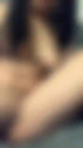 Rubbing on that pretty pink kitty with a meaty bbc. Natural body, juicy lips, spread it open & lick