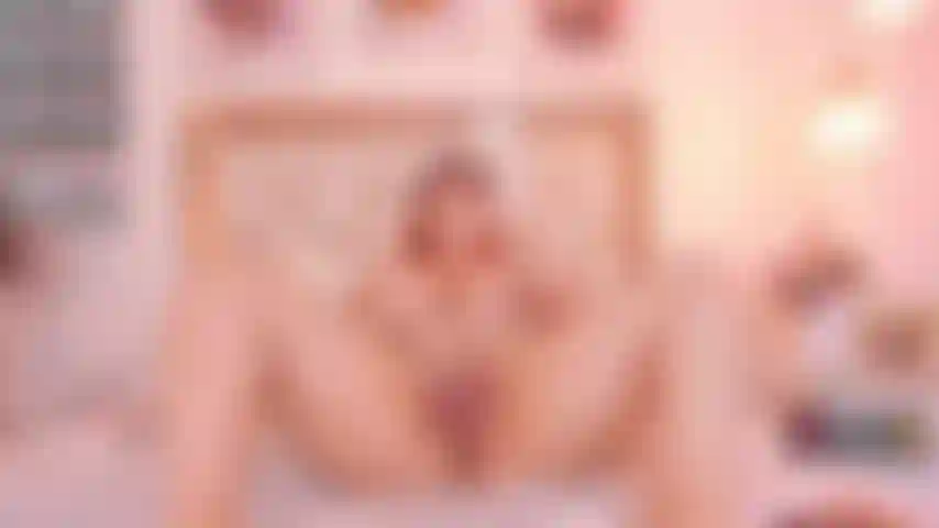 Playing whit my hairy pussy.